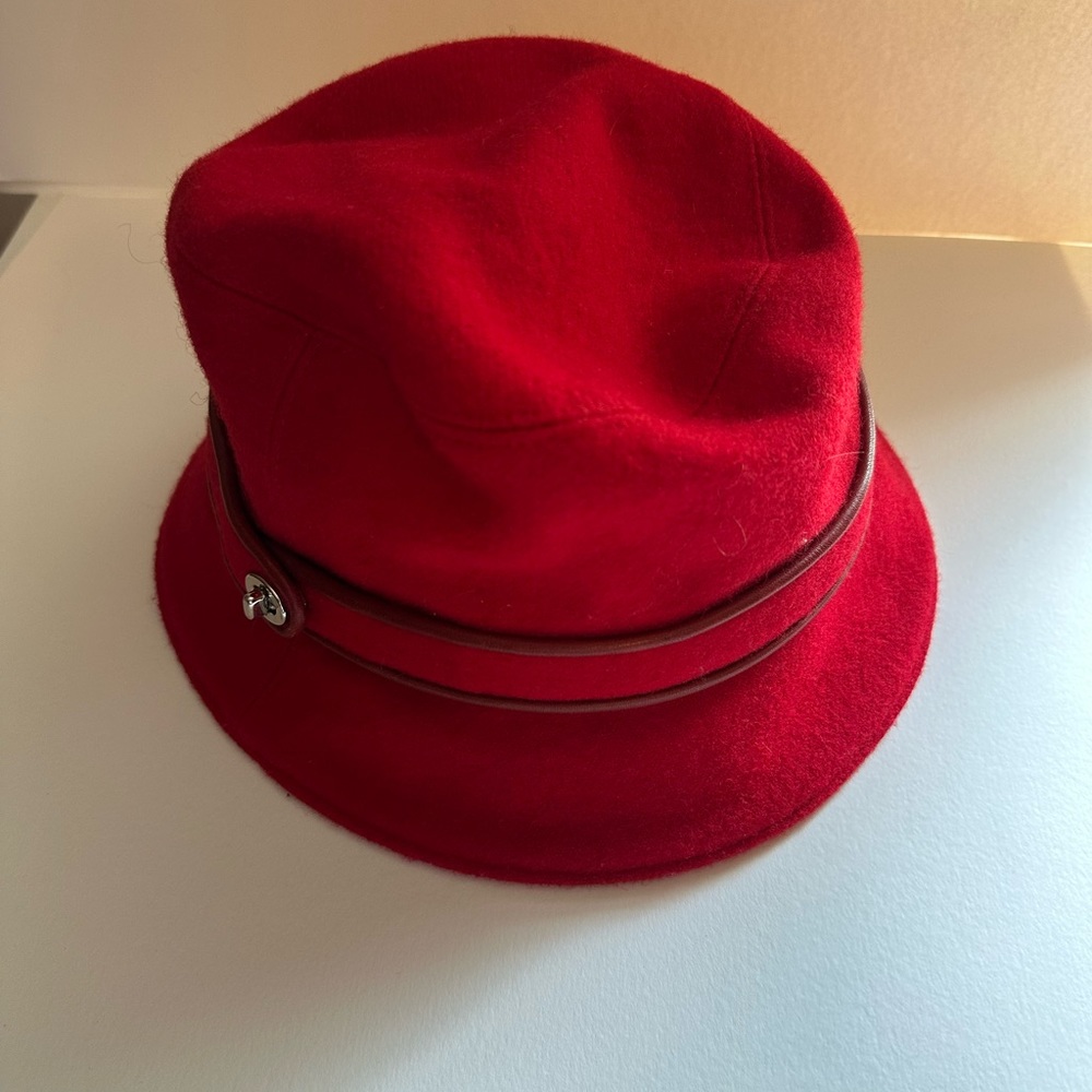 COACH vintage…size s/p red wool lady’s hat, signature clasps